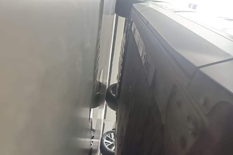 Used Nio EC7 2023 75 kWh Right Side Sill