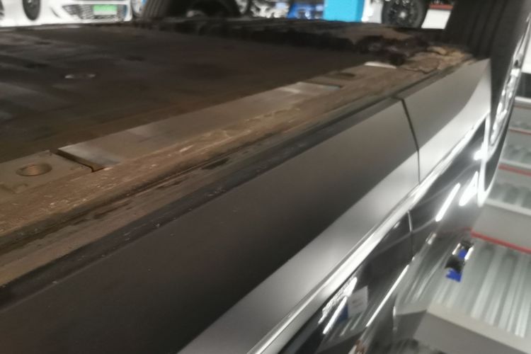 Used Nio EC7 2023 75 kWh Right Side Sill