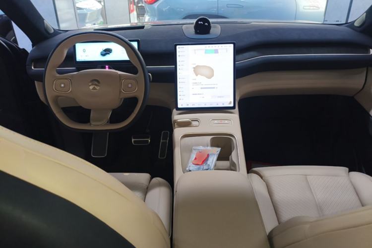 Used Nio EC7 2023 75 kWh Center Console