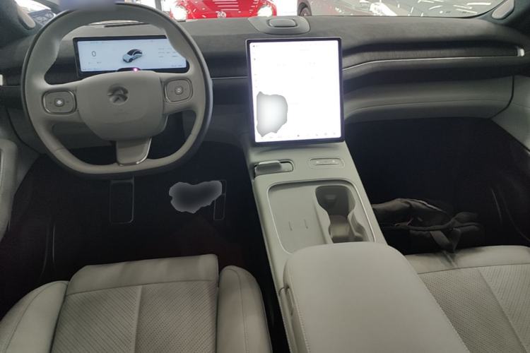 Used Nio EC7 2023 75 kWh Center Console