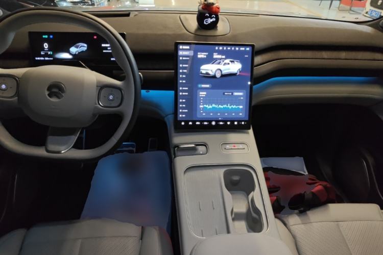 Used Nio EC7 2023 75 kWh Center Console