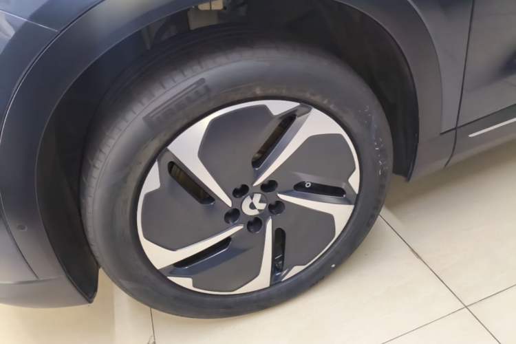 Used Nio EC7 2023 75 kWh Left Front Wheel Hub