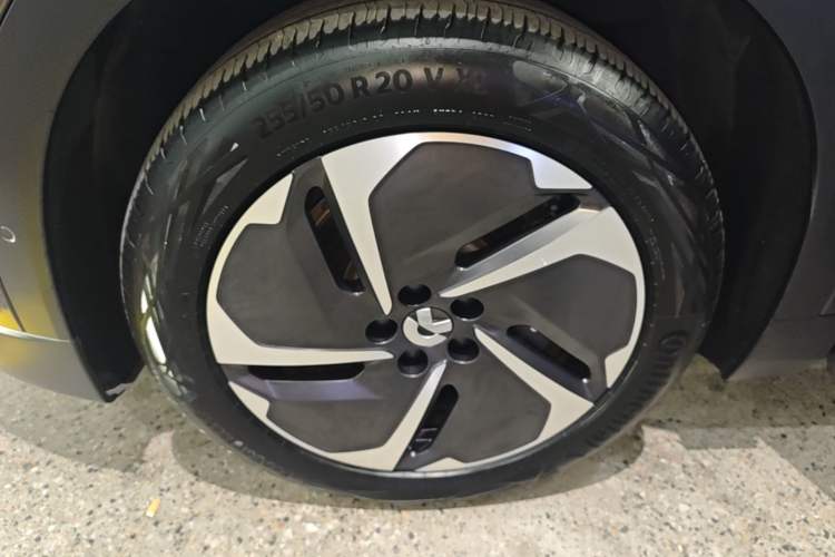 Used Nio EC7 2023 75 kWh Left Front Wheel Hub