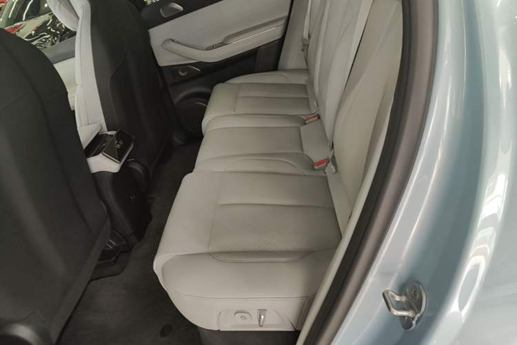 Used Nio EC7 2023 75 kWh Left Rear Seat