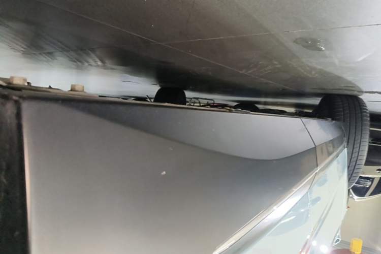 Used Nio EC7 2023 75 kWh Left Side Sill