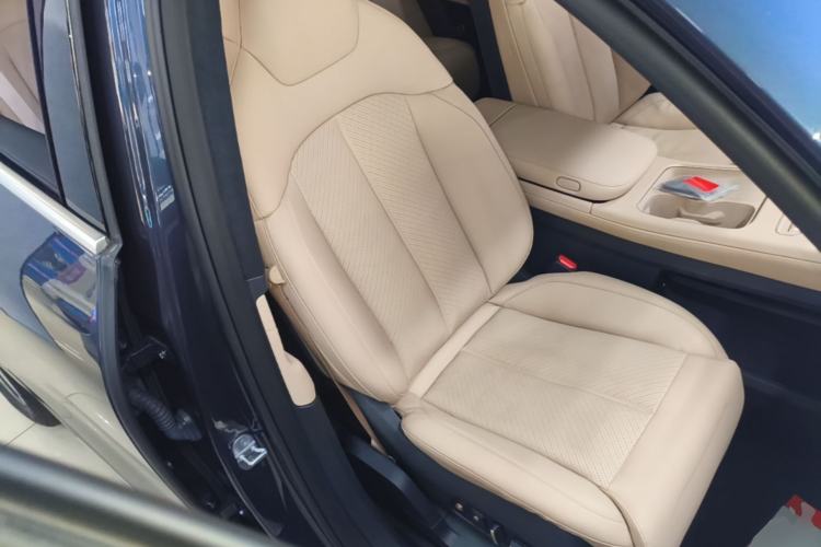 Used Nio EC7 2023 75 kWh Right Front Seat