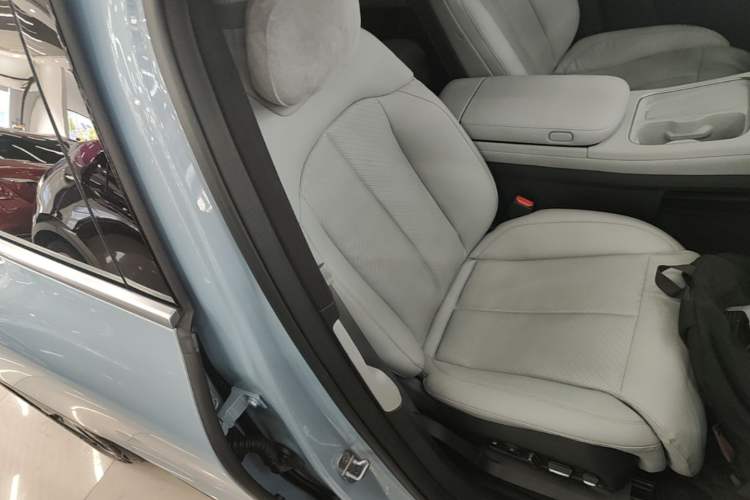 Used Nio EC7 2023 75 kWh Right Front Seat