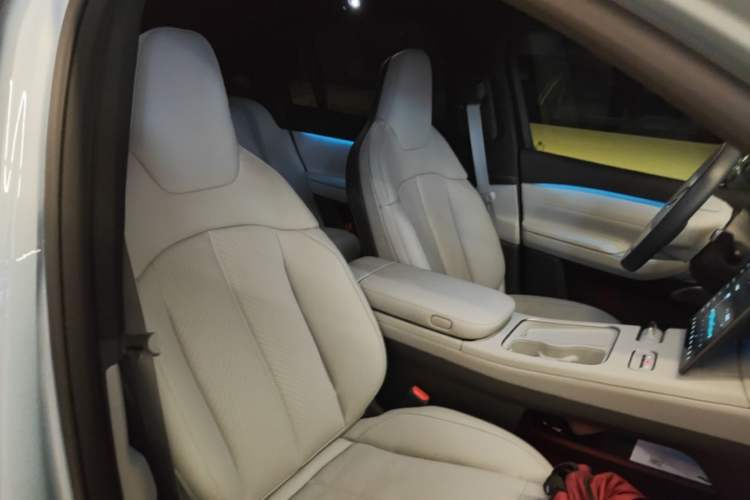 Used Nio EC7 2023 75 kWh Right Front Seat