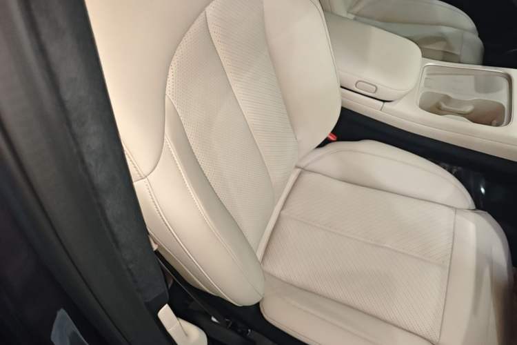 Used Nio EC7 2023 75 kWh Right Front Seat