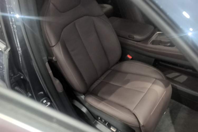 Used Nio EC7 2023 75 kWh Right Front Seat