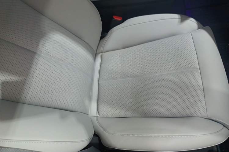 Used Nio EC7 2023 75 kWh Right Front Seat