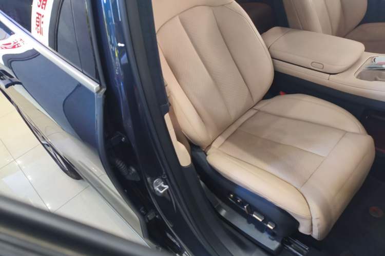 Used Nio EC7 2023 75 kWh Right Front Seat
