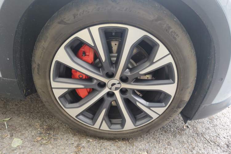 Used Nio EC7 2023 75 kWh Right Front Wheel Hub