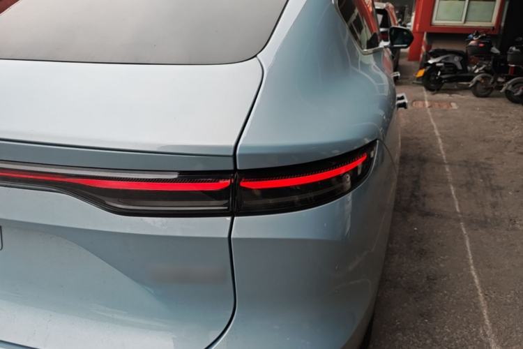 Used Nio EC7 2023 75 kWh Right Rear Taillight