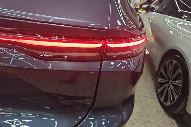 Used Nio EC7 2023 75 kWh Right Rear Taillight