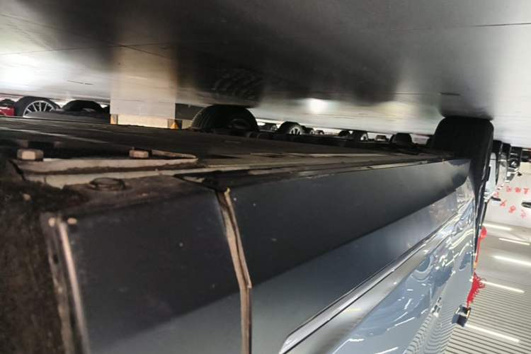 Used Nio EC7 2023 75 kWh Right Side Sill