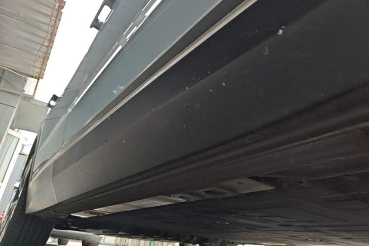 Used Nio EC7 2023 75 kWh Right Side Sill