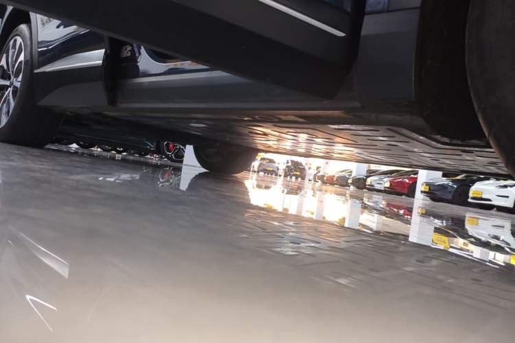 Used Nio EC7 2023 75 kWh Right Side Sill