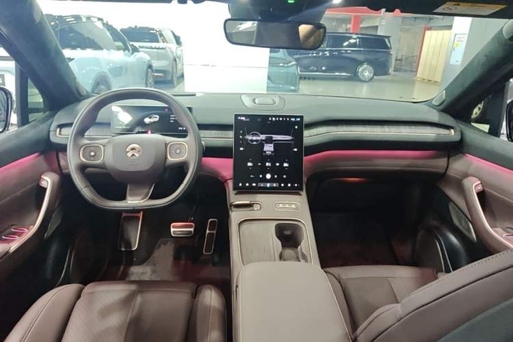 Used Nio EC7 2023 75 kWh Center Console