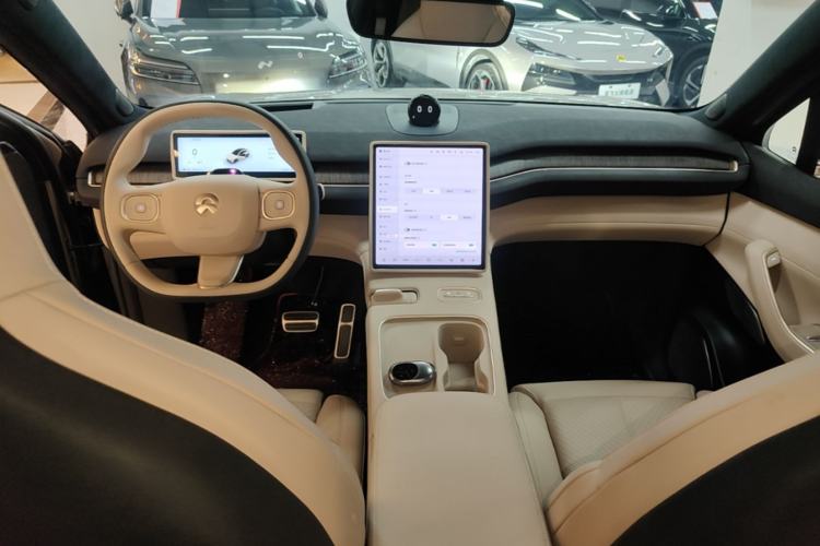 Used Nio EC7 2023 75 kWh Center Console