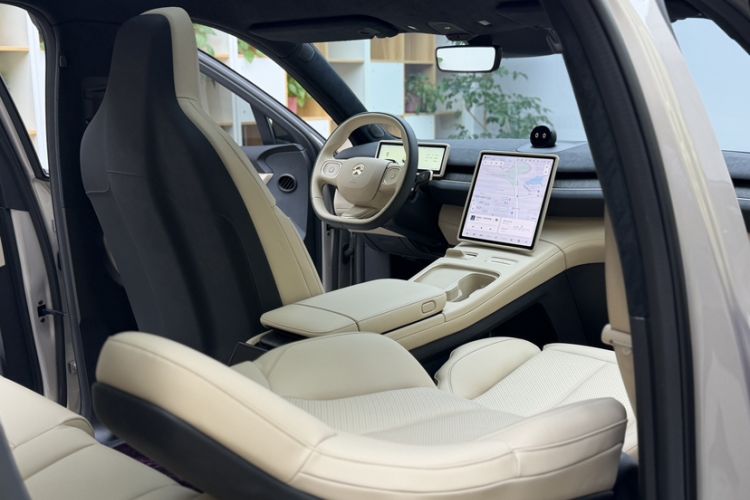 Used Nio EC7 2023 75 kWh Interior 2