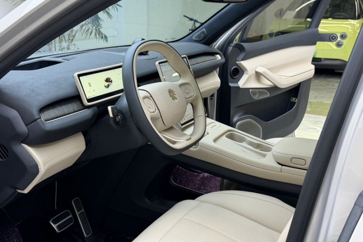 Used Nio EC7 2023 75 kWh Interior 8
