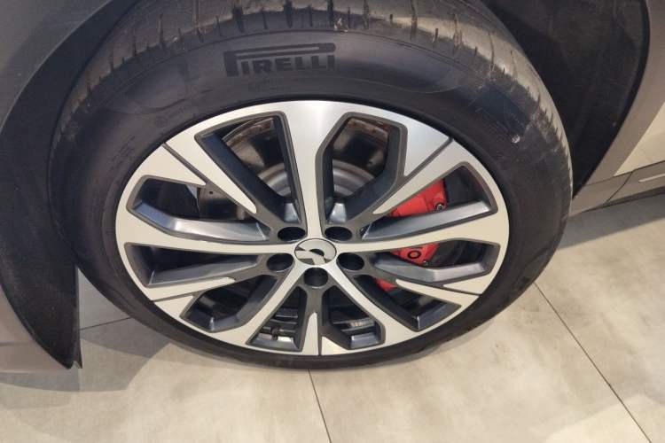 Used Nio EC7 2023 75 kWh Left Front Wheel Hub