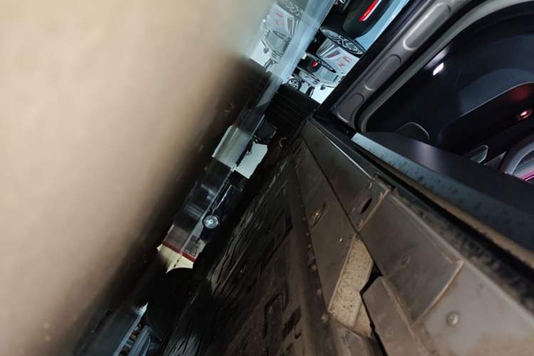 Used Nio EC7 2023 75 kWh Left Side Sill