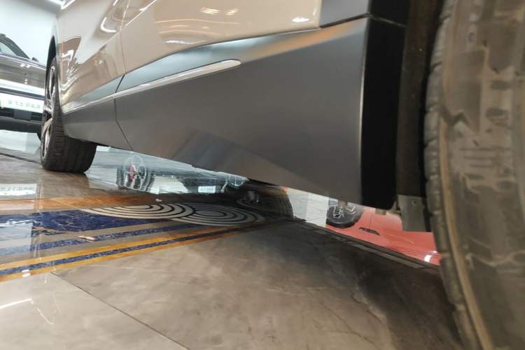 Used Nio EC7 2023 75 kWh Left Side Sill