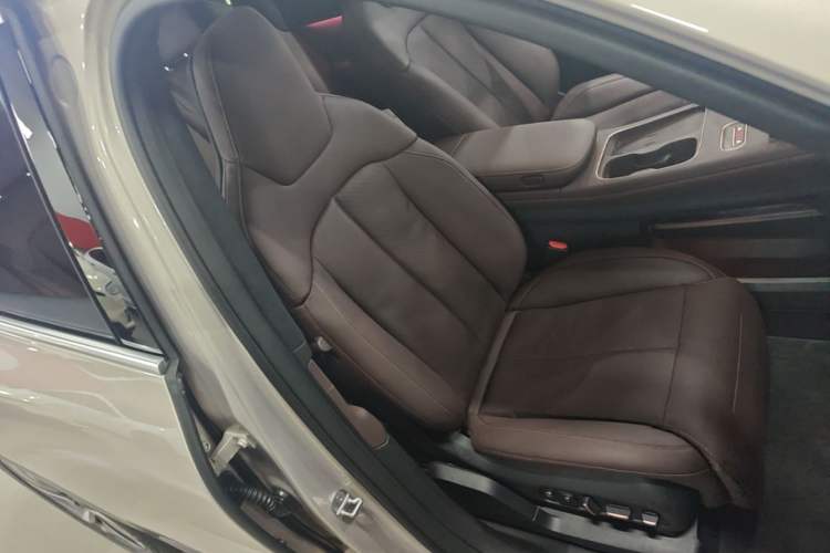 Used Nio EC7 2023 75 kWh Right Front Seat