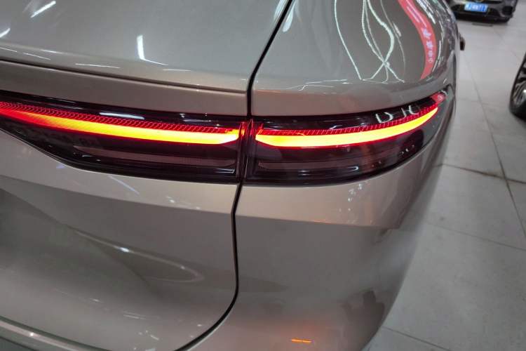 Used Nio EC7 2023 75 kWh Right Rear Taillight