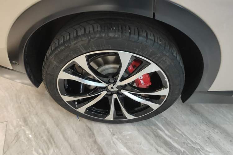 Used Nio EC7 2023 75 kWh Right Rear Wheel Hub