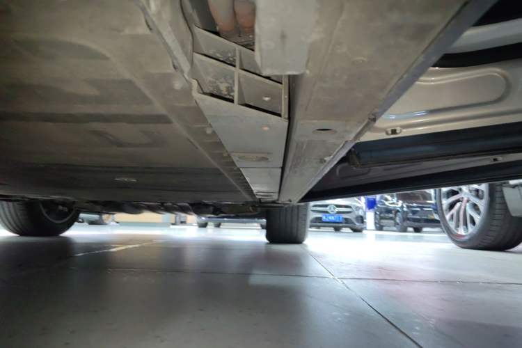 Used Nio EC7 2023 75 kWh Right Side Sill