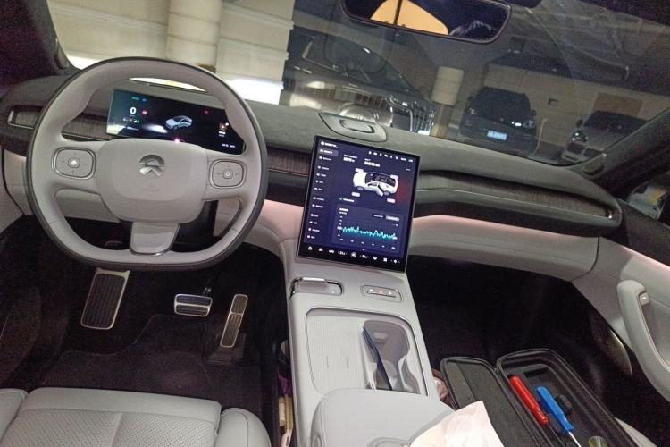 Used Nio EC7 2023 75 kWh Center Console