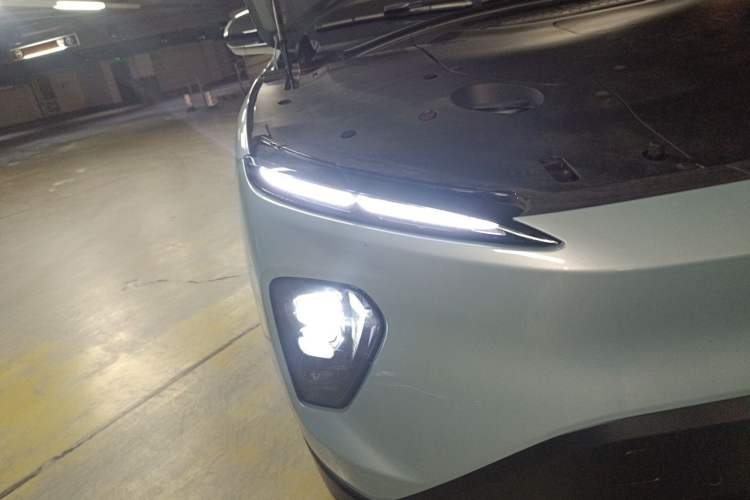 Used Nio EC7 2023 75 kWh Right Front Headlight
