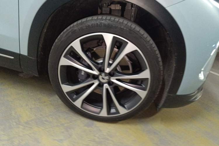 Used Nio EC7 2023 75 kWh Right Front Wheel Hub