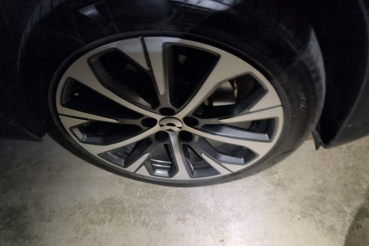 Used Nio EC7 2023 75 kWh Right Front Wheel Hub