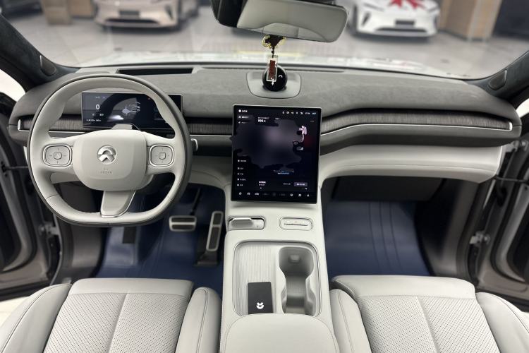Used Nio EC7 2023 75 kWh Center Console