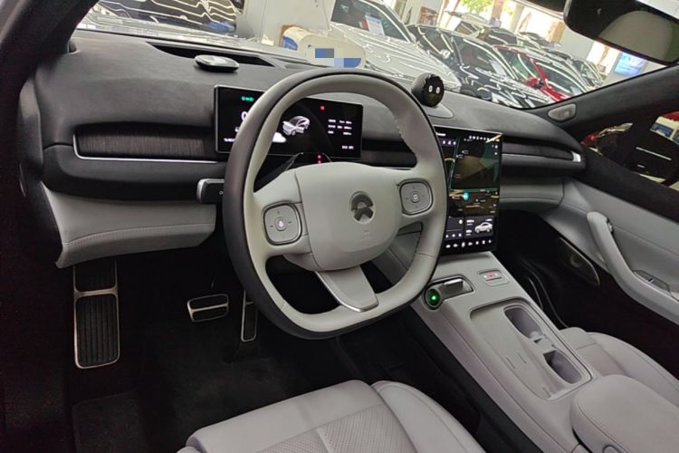 Used Nio EC7 2023 75 kWh Center Console