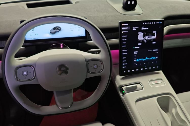 Used Nio EC7 2023 75 kWh Center Console