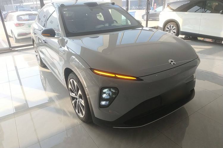 Used Nio EC7 2023 75 kWh Front Right 45 Deg
