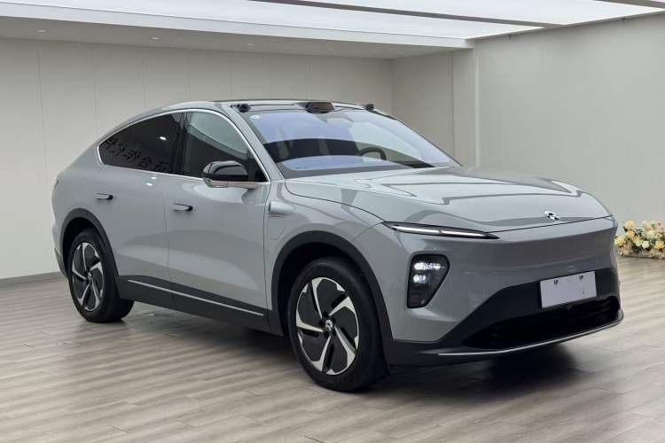 Used Nio EC7 2023 75 kWh Front Right 45 Deg