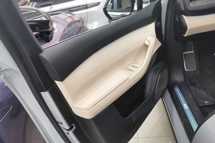 Used Nio EC7 2023 75 kWh Left Front Door Interior