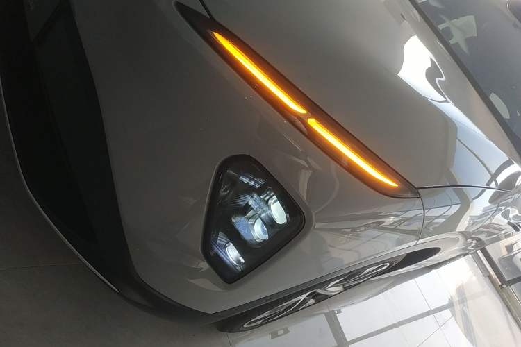 Used Nio EC7 2023 75 kWh Left Front Headlight