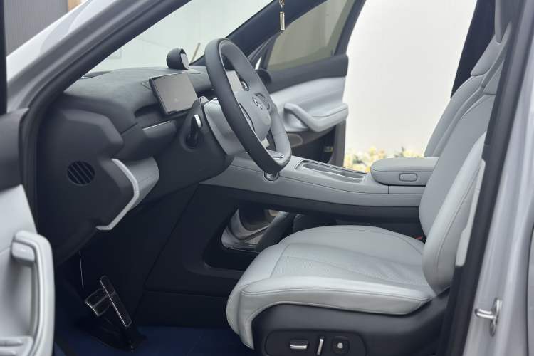 Used Nio EC7 2023 75 kWh Left Front Seat