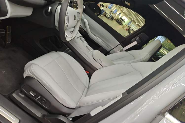 Used Nio EC7 2023 75 kWh Left Front Seat
