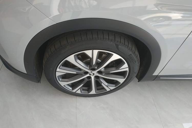 Used Nio EC7 2023 75 kWh Left Front Wheel Hub