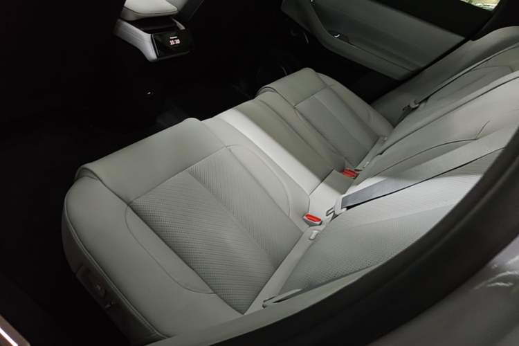 Used Nio EC7 2023 75 kWh Left Rear Seat