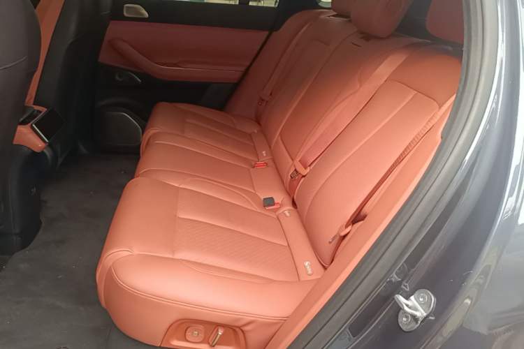 Used Nio EC7 2023 75 kWh Left Rear Seat