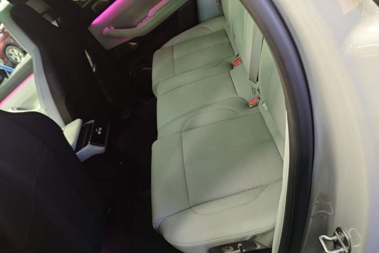 Used Nio EC7 2023 75 kWh Left Rear Seat